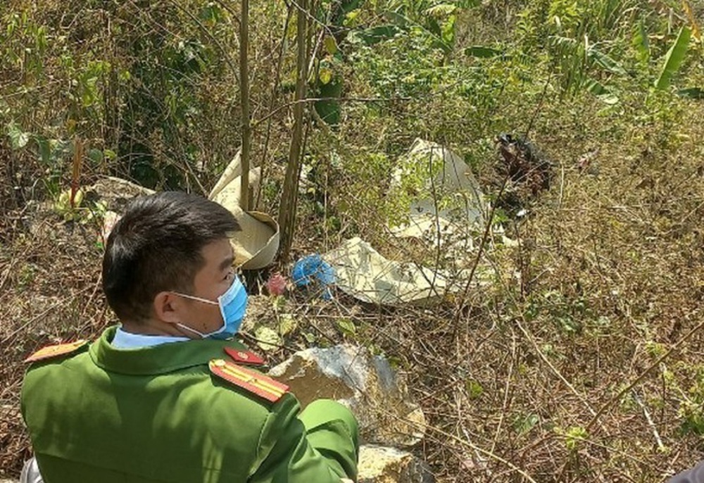 Lãnh đạo Thanh Hóa chia buồn với thân nhân thầy giáo cùng con, cháu tử vong dưới vực - Ảnh 2.