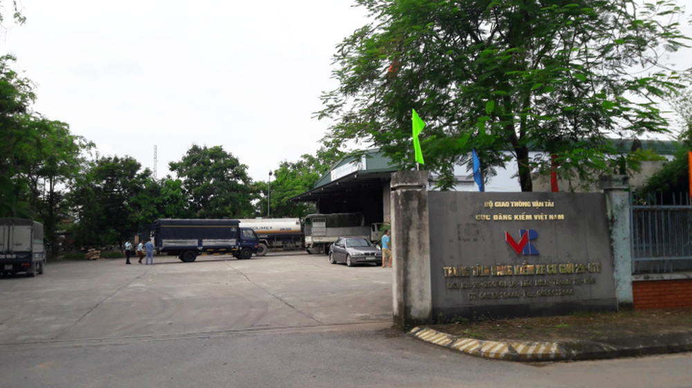 Hà Nội: Bắt 13 người thuộc Trung tâm đăng kiểm xe cơ giới 29-01V - Ảnh 2.
