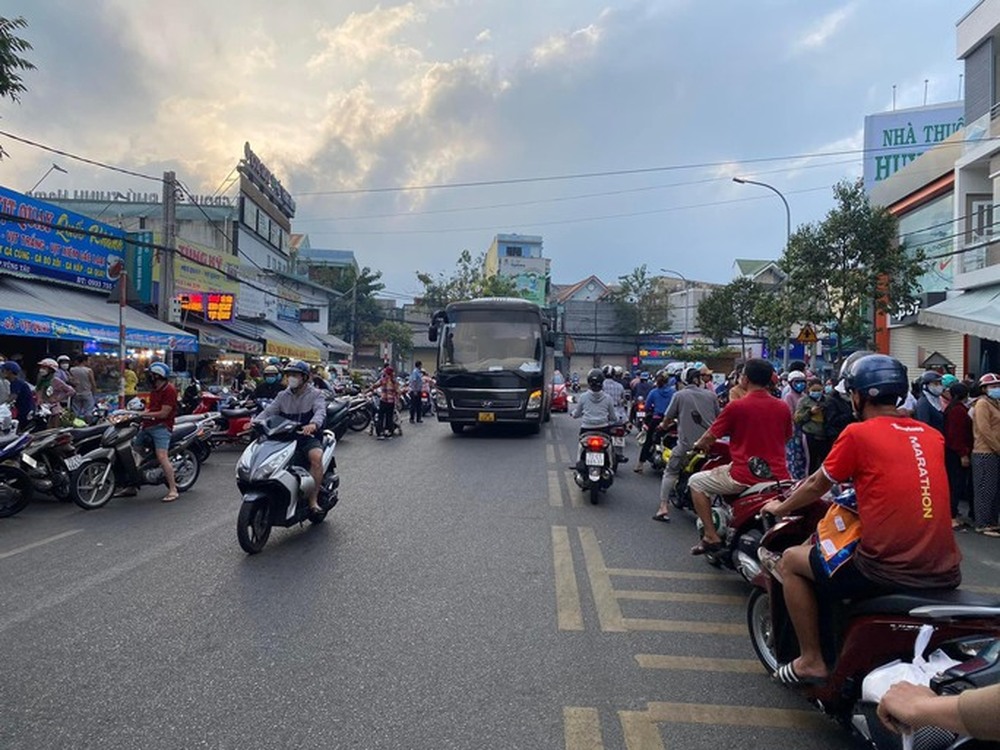 TP Vũng Tàu: Hình ảnh đối nghịch tại 2 địa chỉ hấp dẫn trong ngày vía Thần Tài - Ảnh 2.