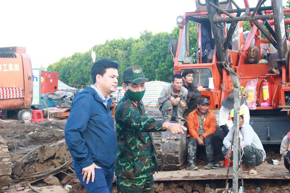 CHÙM ẢNH: Ngày thứ 5 nỗ lực cứu bé trai lọt vào trụ bê-tông sâu 35m - Ảnh 12.