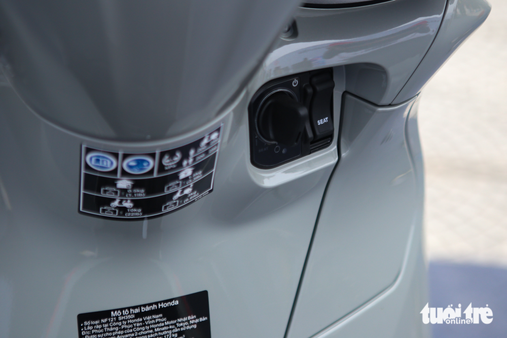 Chi tiết Honda SH 350i 2023 giá 150,5 triệu đồng: Thêm chrome trang trí cùng màu sơn theo xu thế - Ảnh 11.