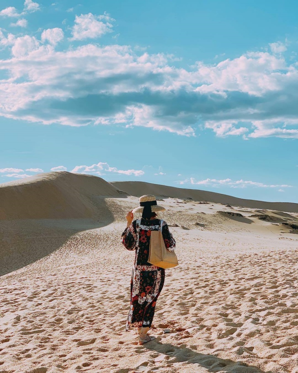 Trải nghiệm cảm giác lạc vào ‘sa mạc thu nhỏ’ với cồn cát xinh đẹp ở Quảng Bình - Ảnh 3.