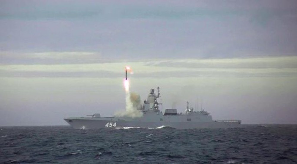 Xe tăng phương Tây sắp đến Ukraine, Nga tung tàu chiến mang tên lửa siêu thanh - Ảnh 3.