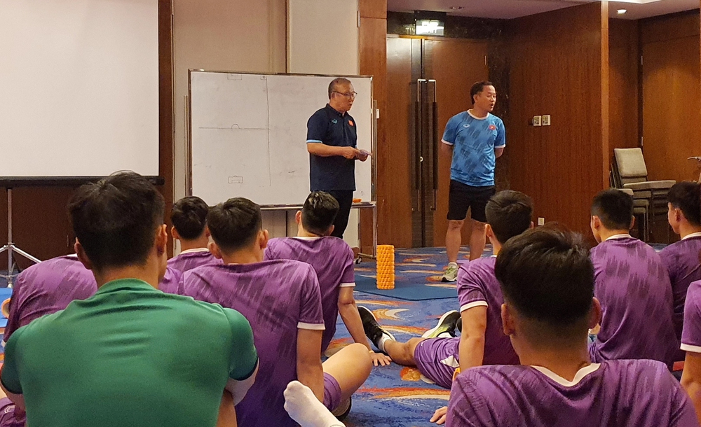 Kh&ocirc;ng được sơ sẩy trước Indonesia - Ảnh 1.