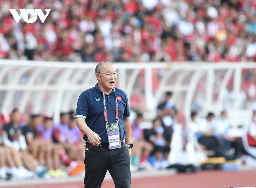 TRỰC TIẾP ĐT Indonesia 0-0 ĐT Việt Nam: Văn Lâm liên tiếp cứu thua - Ảnh 2.