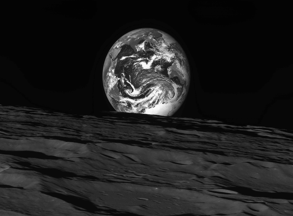Tàu vũ trụ đầu tiên của Hàn Quốc gửi hình ảnh tuyệt đẹp về Trái đất - Ảnh 1.