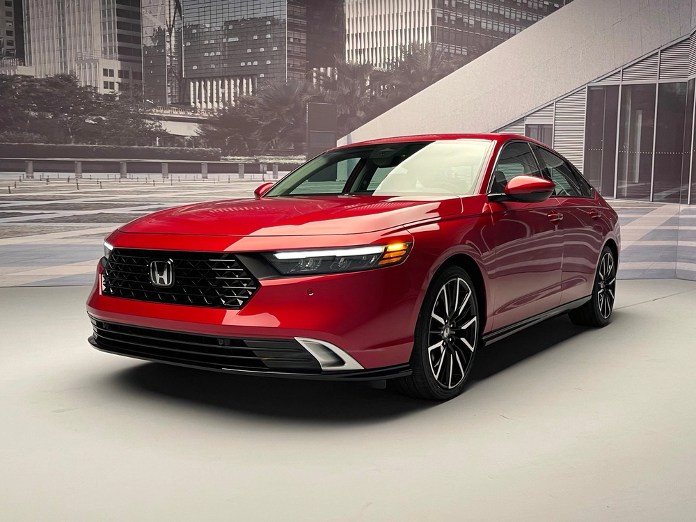 Honda Accord 2023 chốt giá quy đổi từ 666 triệu đồng: Nhiều công nghệ, động cơ hybrid cạnh tranh Camry - Ảnh 1.