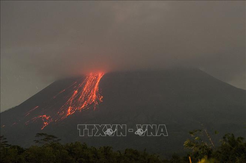 Núi lửa Marapi tại Indonesia phun trào dữ dội - Ảnh 1.