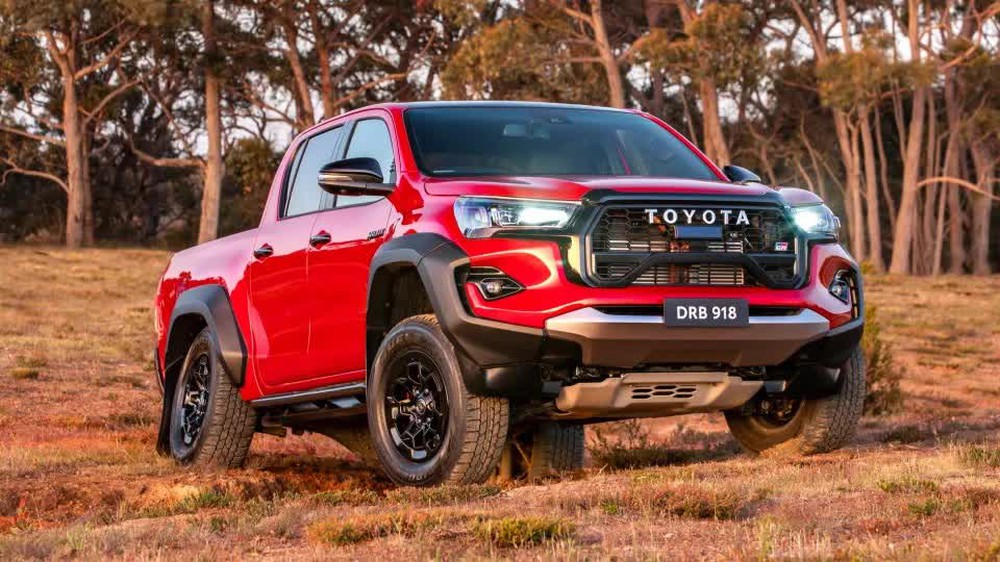 Ra mắt Toyota Hilux GR Sport 2023: Mạnh 221 mã lực, đáp trả Ford Ranger Raptor - Ảnh 1.