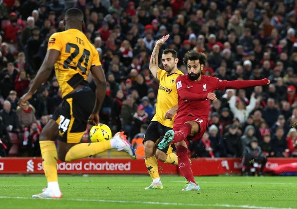 Thủ môn Alisson tặng quà đối thủ, Liverpool may mắn thoát thua ở FA Cup - Ảnh 5.