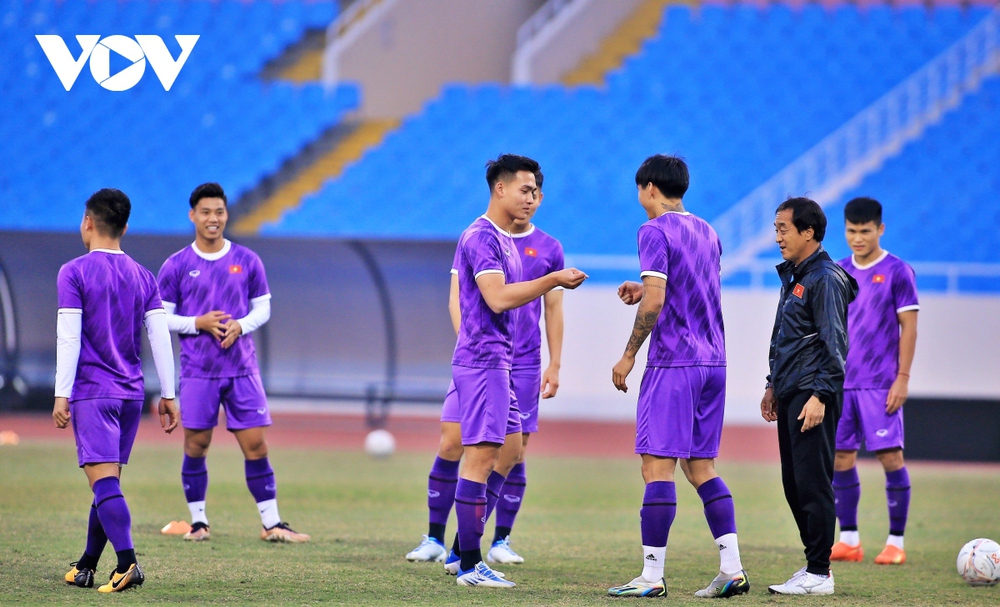 Trợ lý Lee Young-jin nhận cái kết đắng khi đá ma với Văn Hậu và dàn sao ĐT Việt Nam - Ảnh 11.