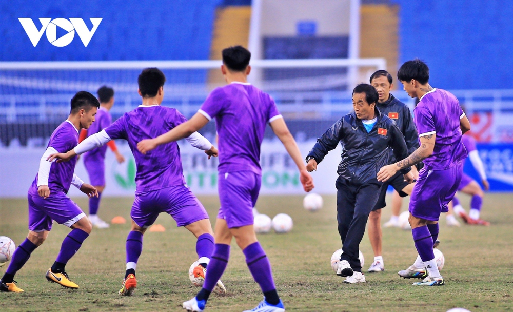 Trợ lý Lee Young-jin nhận cái kết đắng khi đá ma với Văn Hậu và dàn sao ĐT Việt Nam - Ảnh 10.