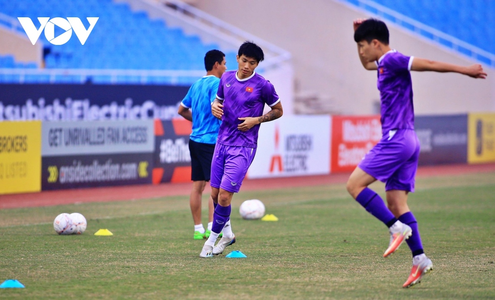 Trợ lý Lee Young-jin nhận cái kết đắng khi đá ma với Văn Hậu và dàn sao ĐT Việt Nam - Ảnh 6.