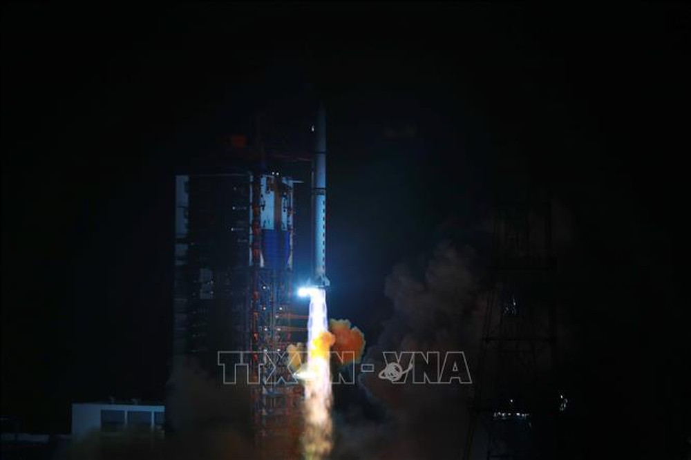 Trung Quốc phóng 3 vệ tinh thế hệ mới vào vũ trụ - Ảnh 1.