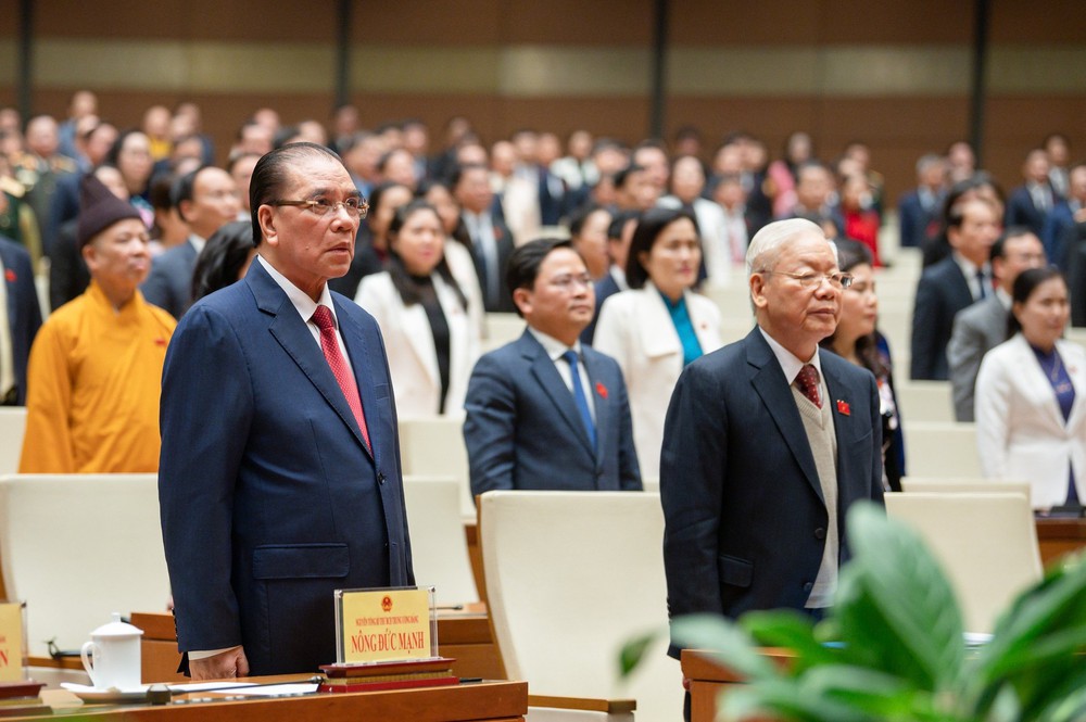 Quốc hội phê chuẩn miễn nhiệm, bổ nhiệm hai phó thủ tướng với sự thống nhất cao - Ảnh 2.