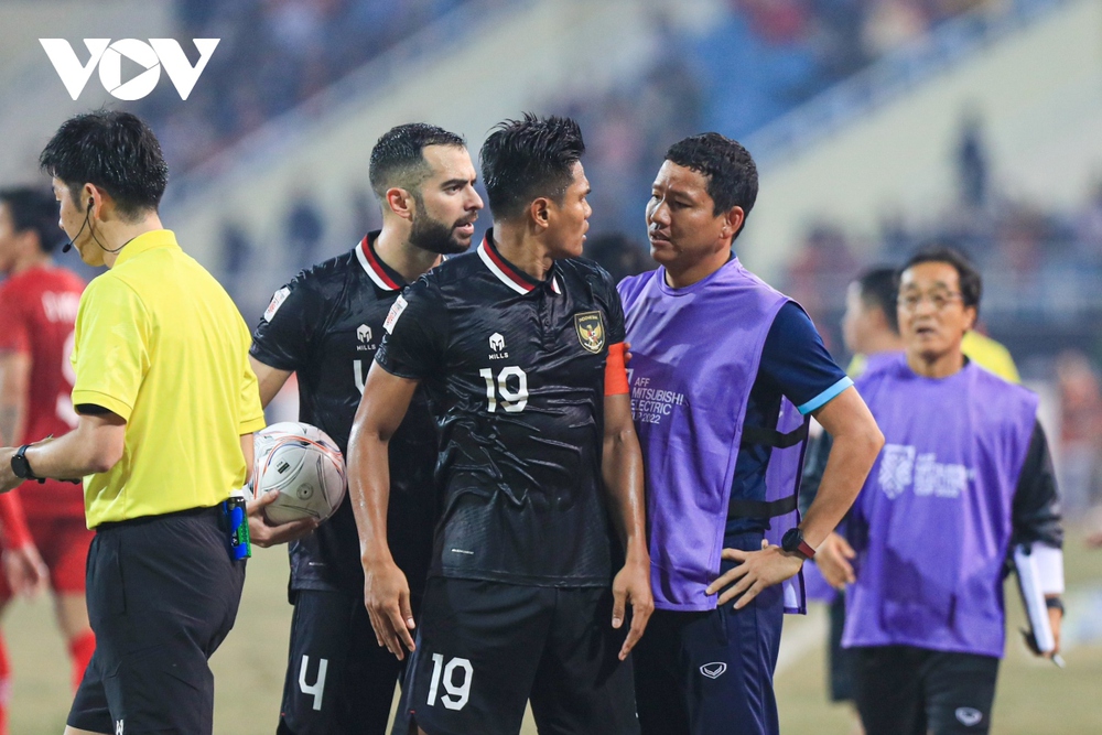  TRỰC TIẾP ĐT Việt Nam 1-0 ĐT Indonesia: Căng thẳng và quyết liệt - Ảnh 4.