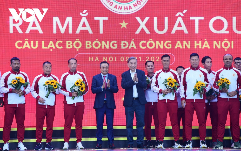 CLB Công An Hà Nội xuất quân tham dự V-League 2023, ra mắt dàn tân binh “khủng” - Ảnh 1.