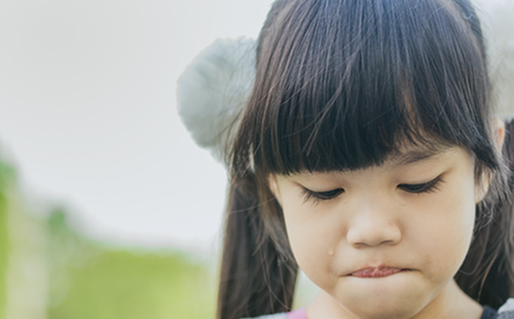 Nếu con làm vỡ 1 quả trứng, bạn sẽ ứng xử ra sao? - Hành động của bà mẹ này xứng đáng nhận điểm 10 về cách dạy con