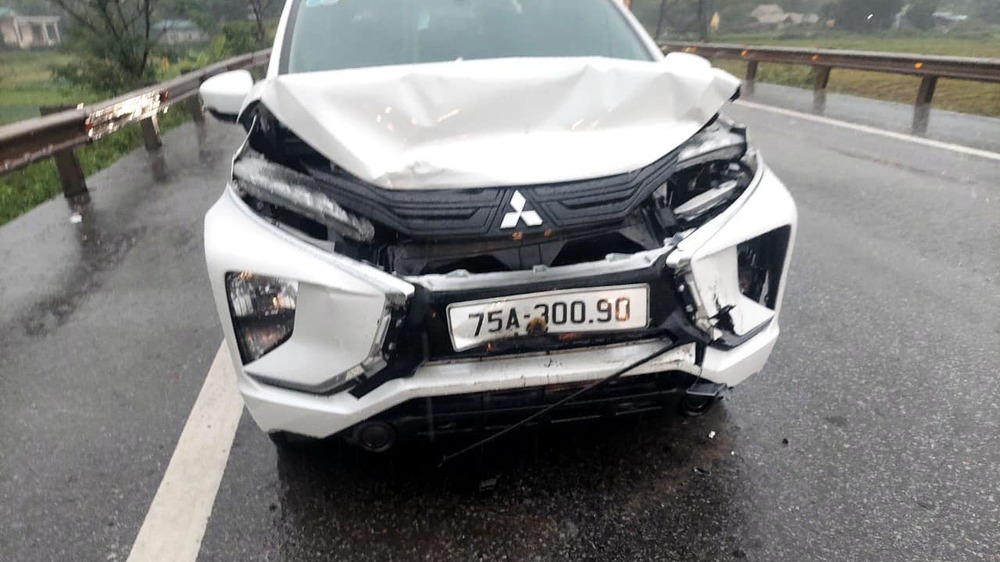 Ảnh TNGT: Mitsubishi Xpander bị tai nạn dồn toa trên cao tốc - Ảnh 3.