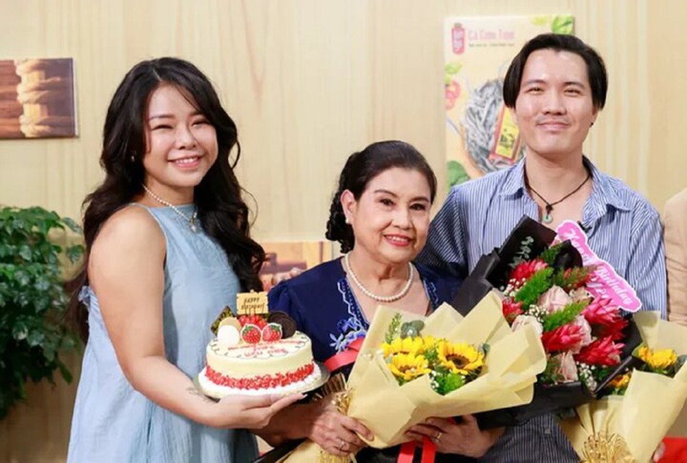 Bà Tư Ù phim Đất phương Nam: Ngoài đời đầy ‘quyền lực’, tuổi già nhiều bệnh tật