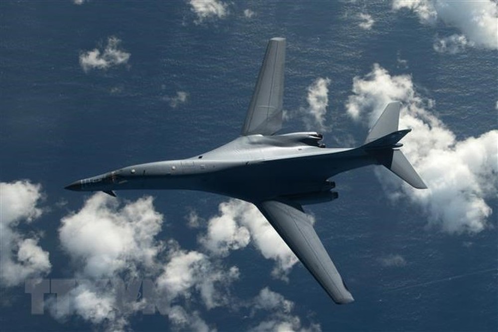 Oanh tạc cơ B-1B Lancer nâng cấp thực hiện chuyến bay đầu tiên - Ảnh 7.