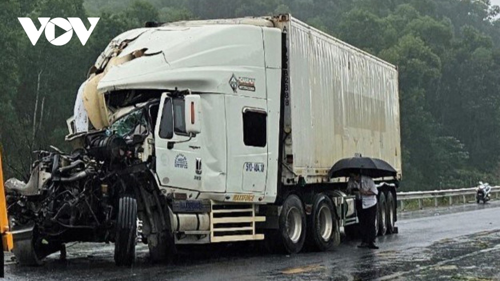 Tai nạn trên cao tốc Cam Lộ - La Sơn, không có sóng điện thoại gọi cứu hộ - Ảnh 1.