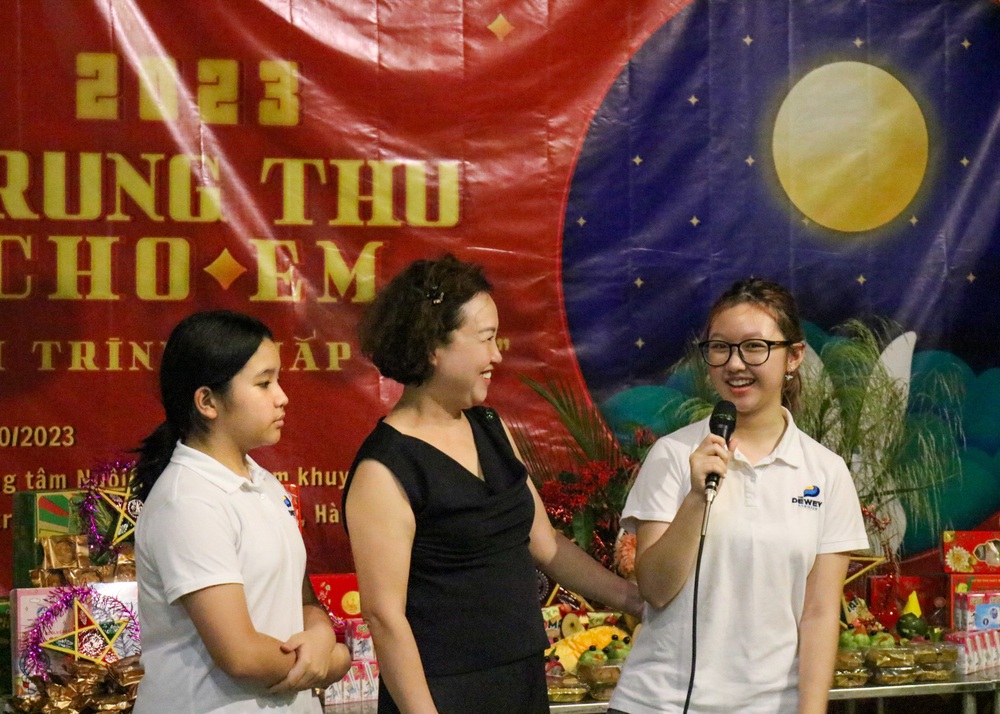 Hành trình thắp sáng và câu chuyện nuôi dưỡng lòng yêu thương, chia sẻ