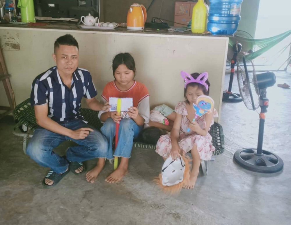 Chàng trai rong ruổi nhặt ve chai, gom góp tặng những người nghèo khó - Ảnh 4.