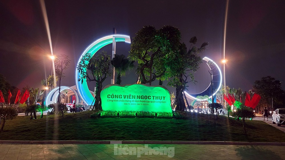 Công viên hiện đại nhất quận Long Biên lung linh sắc màu trước ngày khánh thành - Ảnh 3.