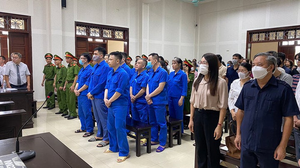 Hình ảnh cựu Giám đốc Sở GD&ĐT Quảng Ninh cùng đồng phạm hầu toà sáng nay - Ảnh 1. Hình ảnh cựu Giám đốc Sở GD&ĐT Quảng Ninh cùng đồng phạm hầu toà sáng nay - Ảnh 1.