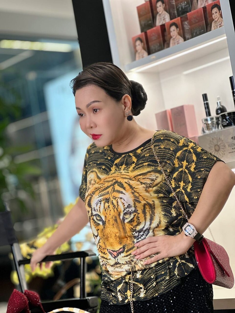 Sao Việt 11/10: Hương Tràm đẹp dịu dàng, Việt Hương bị chồng nói xấu - Ảnh 5. Sao Việt 11/10: Hương Tràm đẹp dịu dàng, Việt Hương bị chồng nói xấu - Ảnh 5.