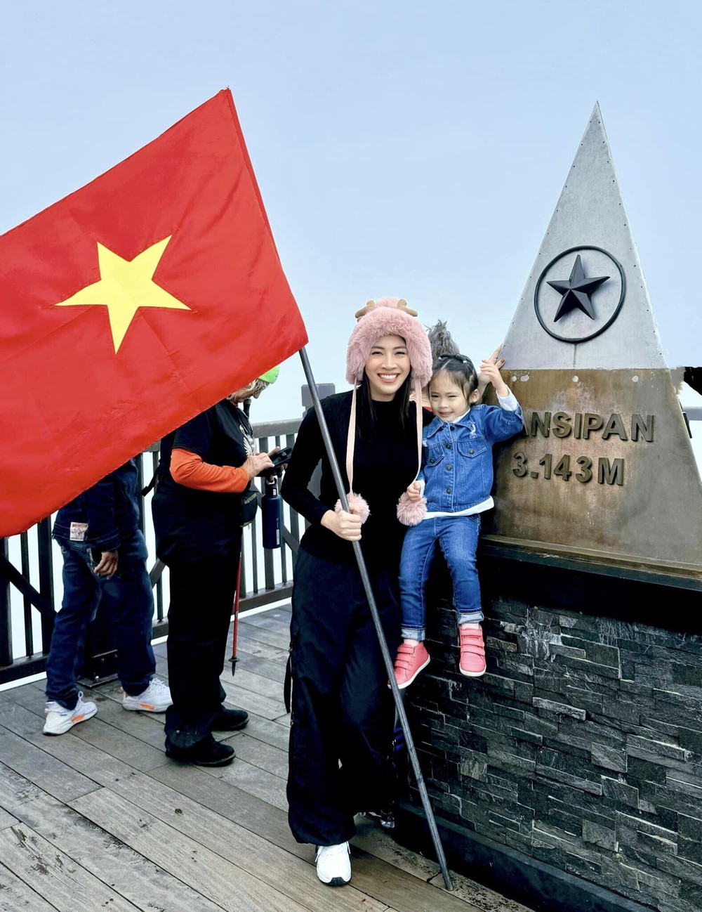 Sao Việt 11/10: Hương Tràm đẹp dịu dàng, Việt Hương bị chồng nói xấu - Ảnh 20.