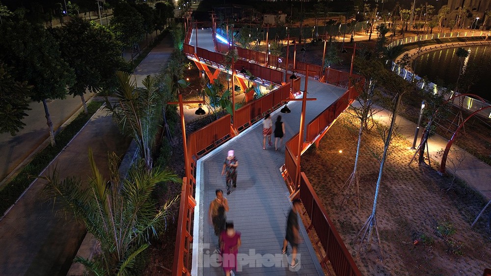 Công viên hiện đại nhất quận Long Biên lung linh sắc màu trước ngày khánh thành - Ảnh 10.