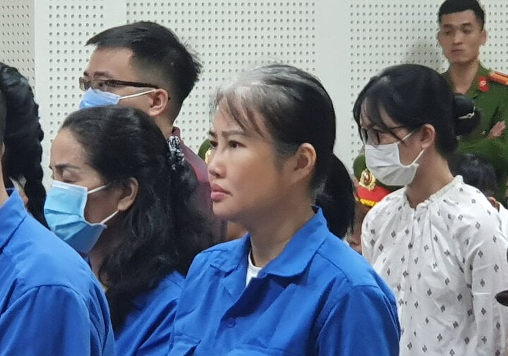 Hình ảnh cựu Giám đốc Sở GD&ĐT Quảng Ninh cùng đồng phạm hầu toà sáng nay - Ảnh 7. Hình ảnh cựu Giám đốc Sở GD&ĐT Quảng Ninh cùng đồng phạm hầu toà sáng nay - Ảnh 7.