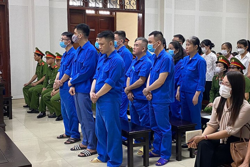 Hình ảnh cựu Giám đốc Sở GD&ĐT Quảng Ninh cùng đồng phạm hầu toà sáng nay - Ảnh 6. Hình ảnh cựu Giám đốc Sở GD&ĐT Quảng Ninh cùng đồng phạm hầu toà sáng nay - Ảnh 6.