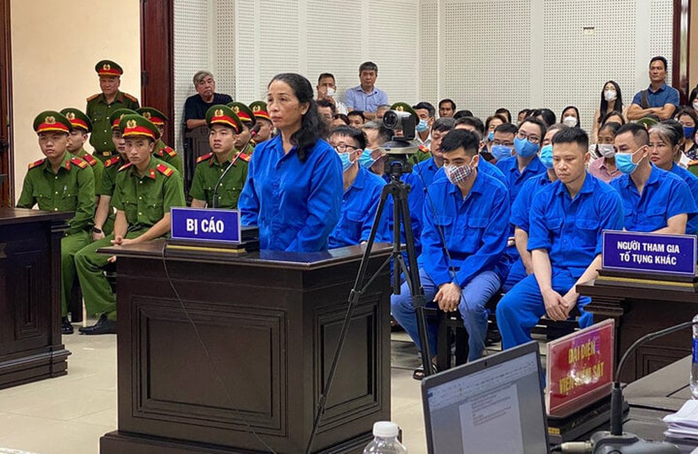 Hình ảnh cựu Giám đốc Sở GD&ĐT Quảng Ninh cùng đồng phạm hầu toà sáng nay - Ảnh 4. Hình ảnh cựu Giám đốc Sở GD&ĐT Quảng Ninh cùng đồng phạm hầu toà sáng nay - Ảnh 4.