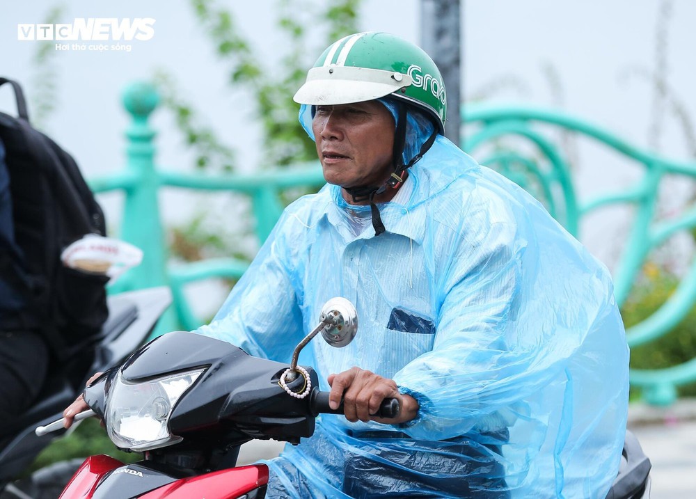 Muôn kiểu đón gió lạnh đầu mùa của người Hà Nội - Ảnh 5.