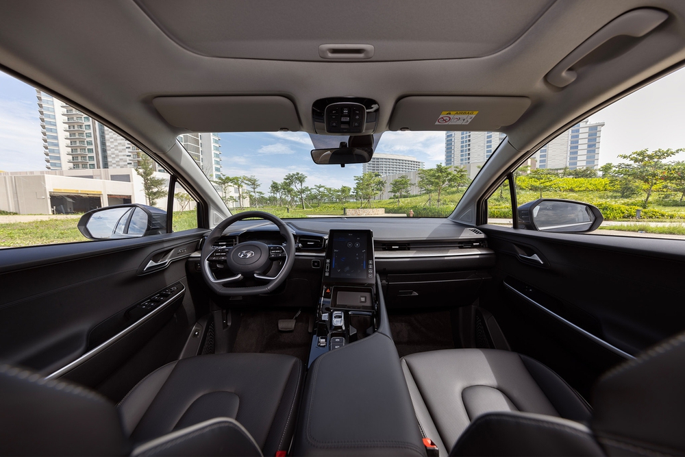 Chuyên gia hơn 20 năm ngành xe nói về Hyundai Custin: “Đủ rộng cho gia đình, vẫn linh hoạt cho đô thị” - Ảnh 3.