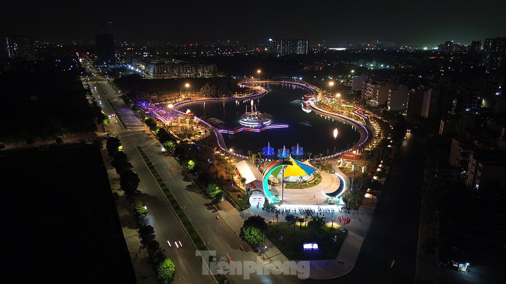 Công viên hiện đại nhất quận Long Biên lung linh sắc màu trước ngày khánh thành - Ảnh 4.