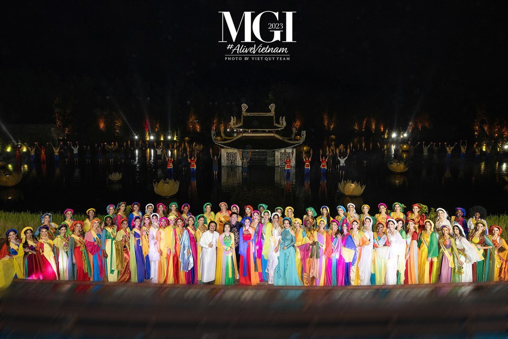 Một địa điểm mới được loạt hoa hậu Quốc tế ghé thăm ngay ở Hà Nội, diễn ra buổi trình diễn đẹp mắt từng đạt kỷ lục - Ảnh 1.