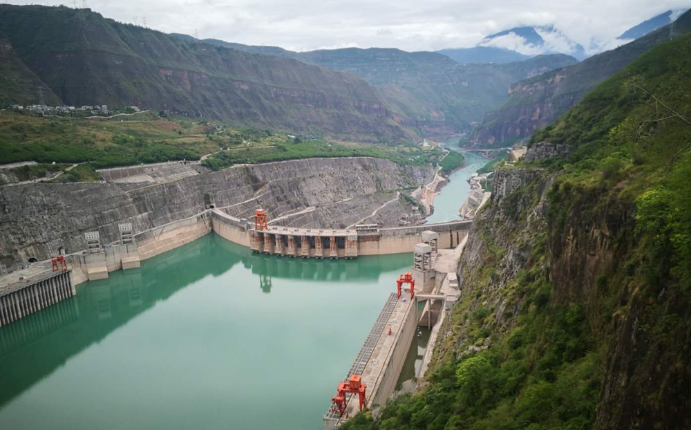 Trung Quốc xây dựng thành công siêu đập thủy điện ‘thông minh’: Top 3 thế giới về lượng điện, chi phí khủng 151 nghìn tỷ, được trang bị hàng loạt ‘thiết bị tiên tiến’ khiến 1 vết nứt cũng không lọt - Ảnh 3.