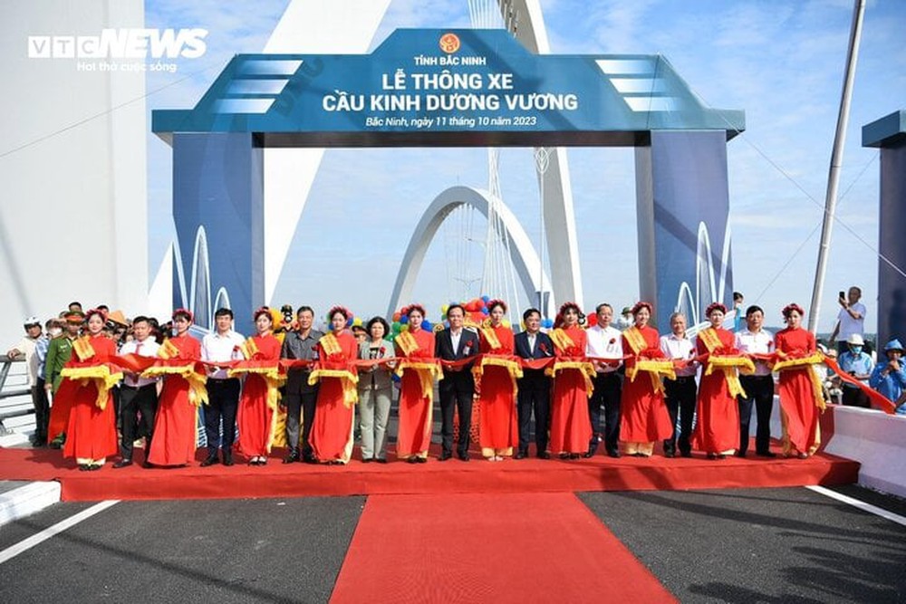 Khánh thành cầu vòm thép cao nhất Việt Nam - Ảnh 1.