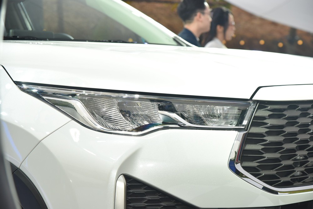 Toyota Innova Cross ra mắt Việt Nam: Giá từ 810 triệu rẻ hơn Custin, nhiều trang bị vượt trội nhóm MPV phổ thông - Ảnh 6. Toyota Innova Cross ra mắt Việt Nam: Giá từ 810 triệu rẻ hơn Custin, nhiều trang bị vượt trội nhóm MPV phổ thông - Ảnh 6.
