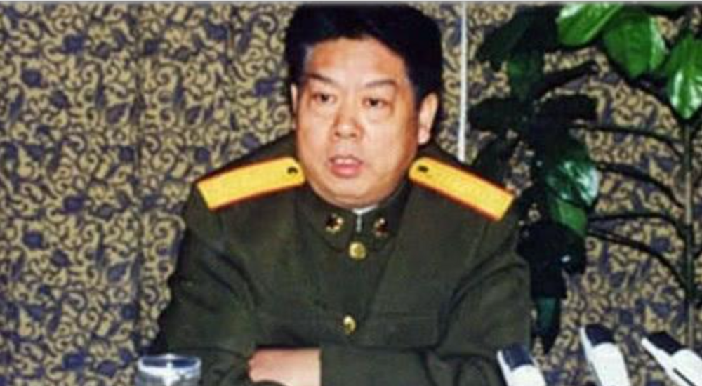 Tiếc phí chia tay, Phó đô đốc Hải quân Trung Quốc bị các người tình kéo ngã ngựa - Ảnh 1.