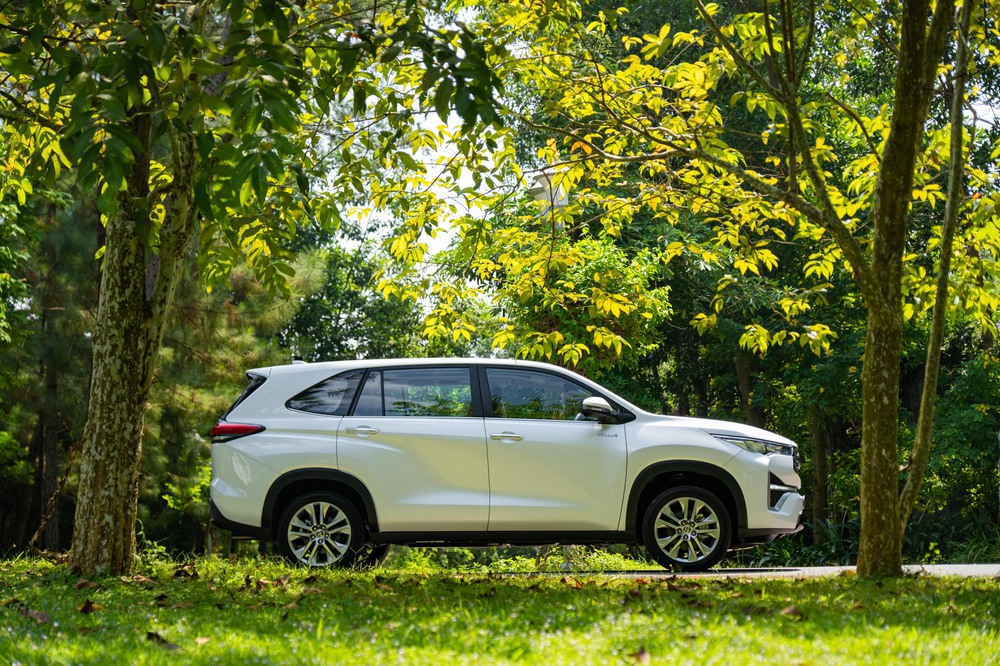 Bảng so sánh này cho thấy Innova Cross xứng đáng “đến từng đồng”: Đầy ắp công nghệ nhưng lại rẻ hơn bản cũ 5 triệu