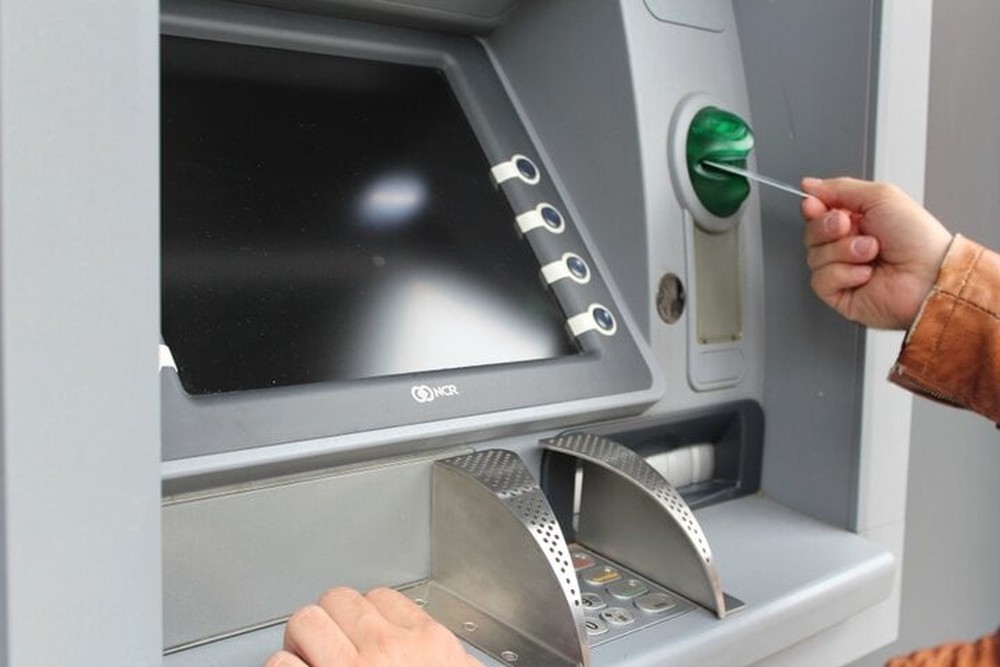 Cách kiểm tra thẻ ATM có bị khóa hay không - Ảnh 1.