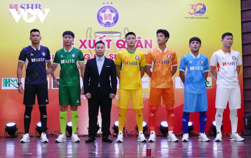 CLB Đà Nẵng xuất quân mùa giải 2023/2024: Hướng tới mục tiêu trở lại V-League - Ảnh 1.