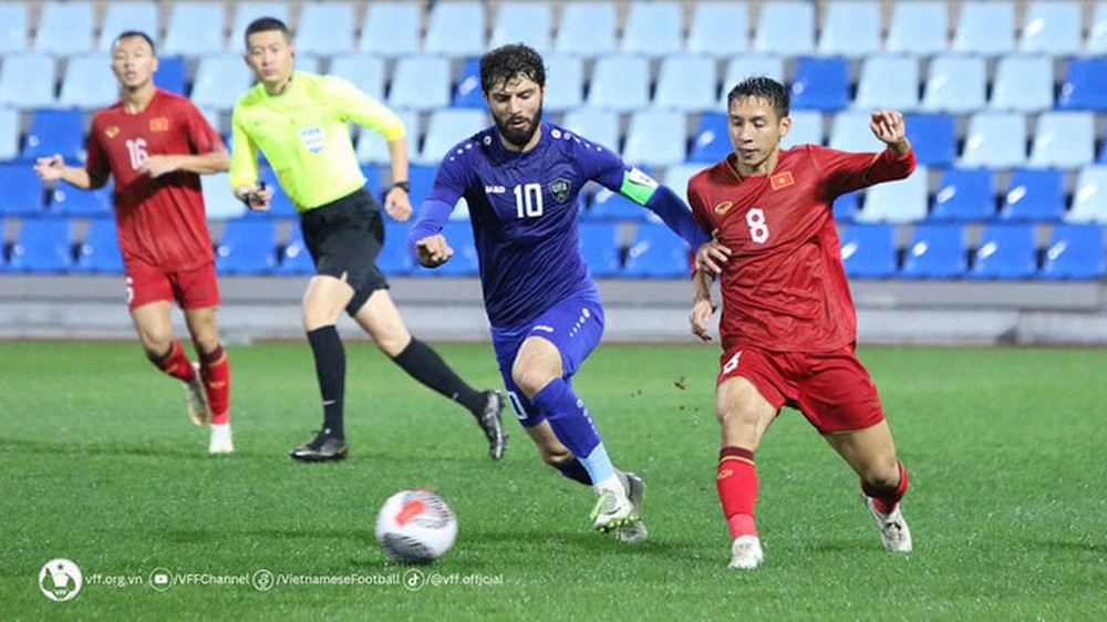 Đội tuyển Việt Nam đấu Hàn Quốc: HLV Troussier đối mặt khó khăn chồng chất - Ảnh 1.