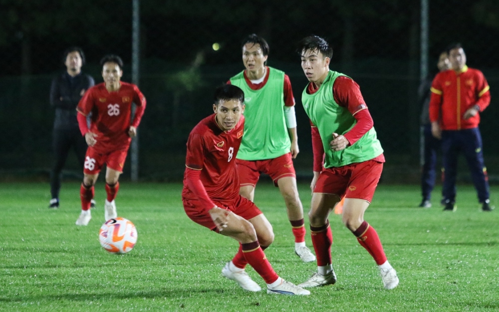 ĐT Việt Nam tập luyện ở CLB cũ của HLV Park Hang Seo - Ảnh 9.