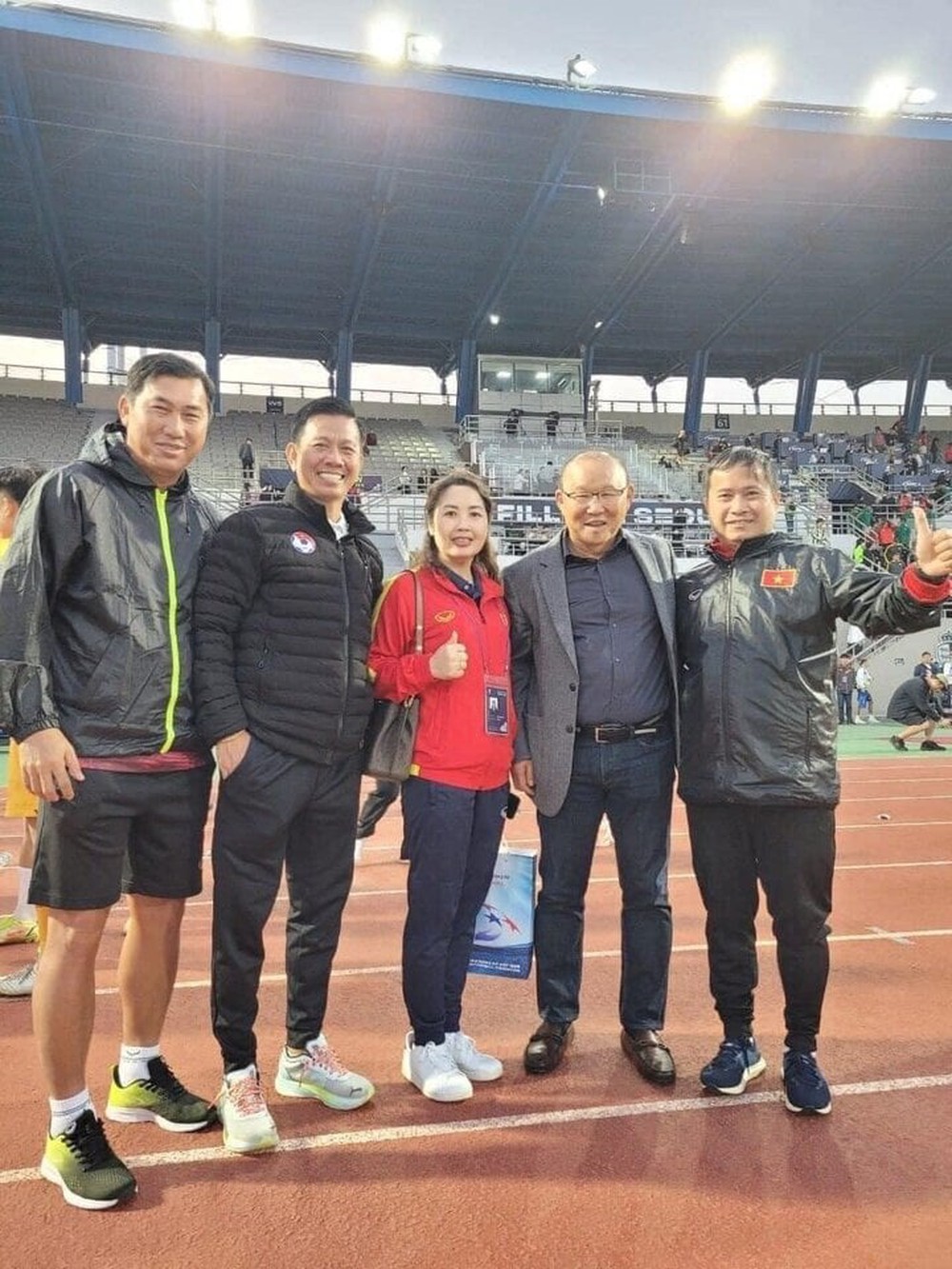 HLV Park Hang Seo động viên, khen ngợi U18 Việt Nam - Ảnh 1.